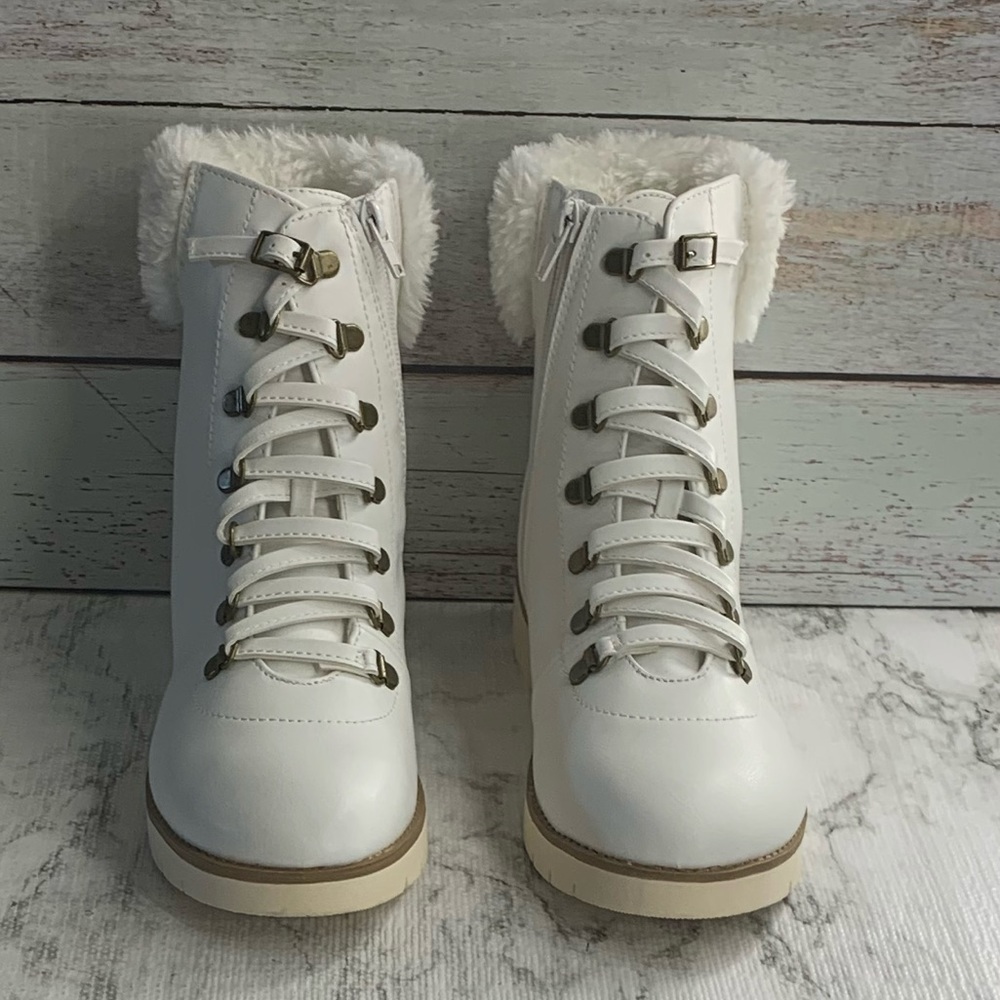 NWOT Mia White Combat Faux Fur Cuff Boots - Picture 6 of 10